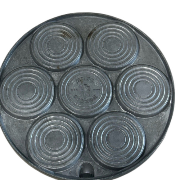 Nordic Ware Mini Pancake Pan 10in Cast Aluminum Insect Bugs Pattern 7 Cavity - Picture 4 of 10